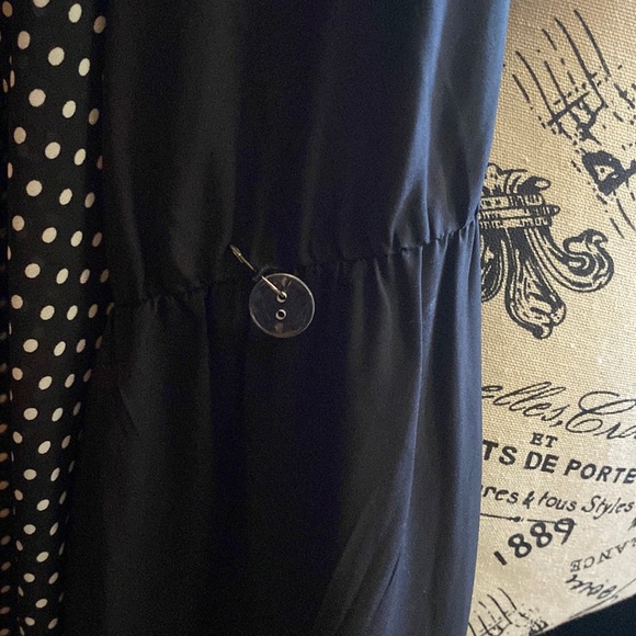 Wrap dress. Accessories NOT included. - Picture 6 of 7